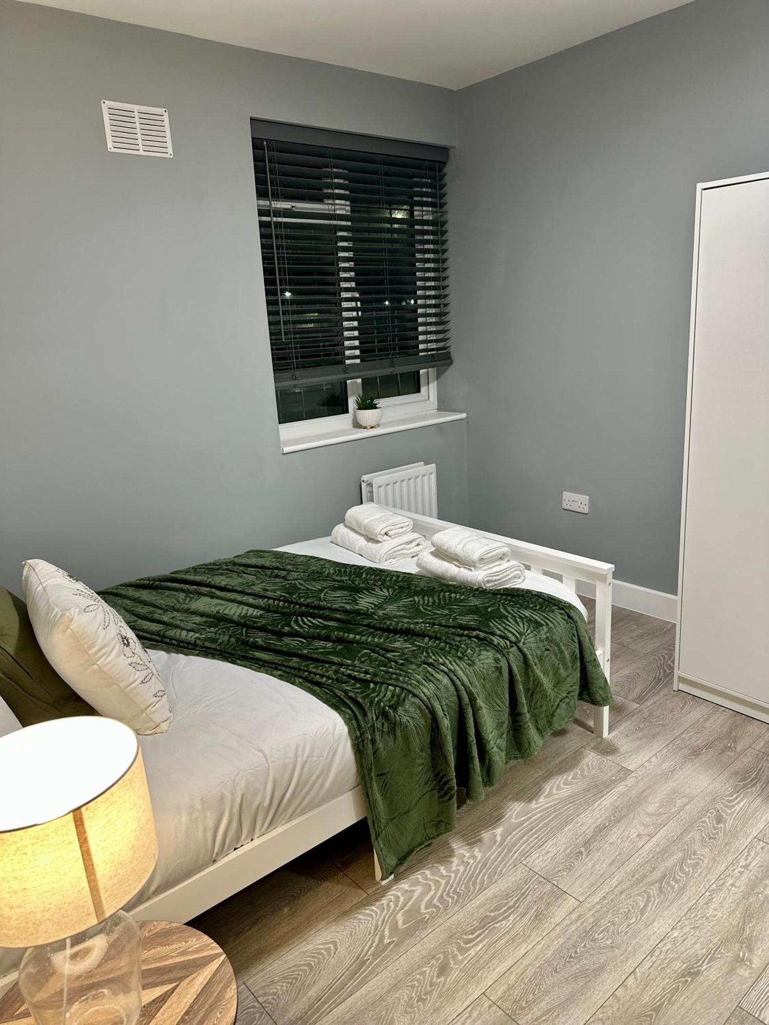 Cosy Ensuite Double Room, Near Heathrow Airport Northolt  Екстериор снимка