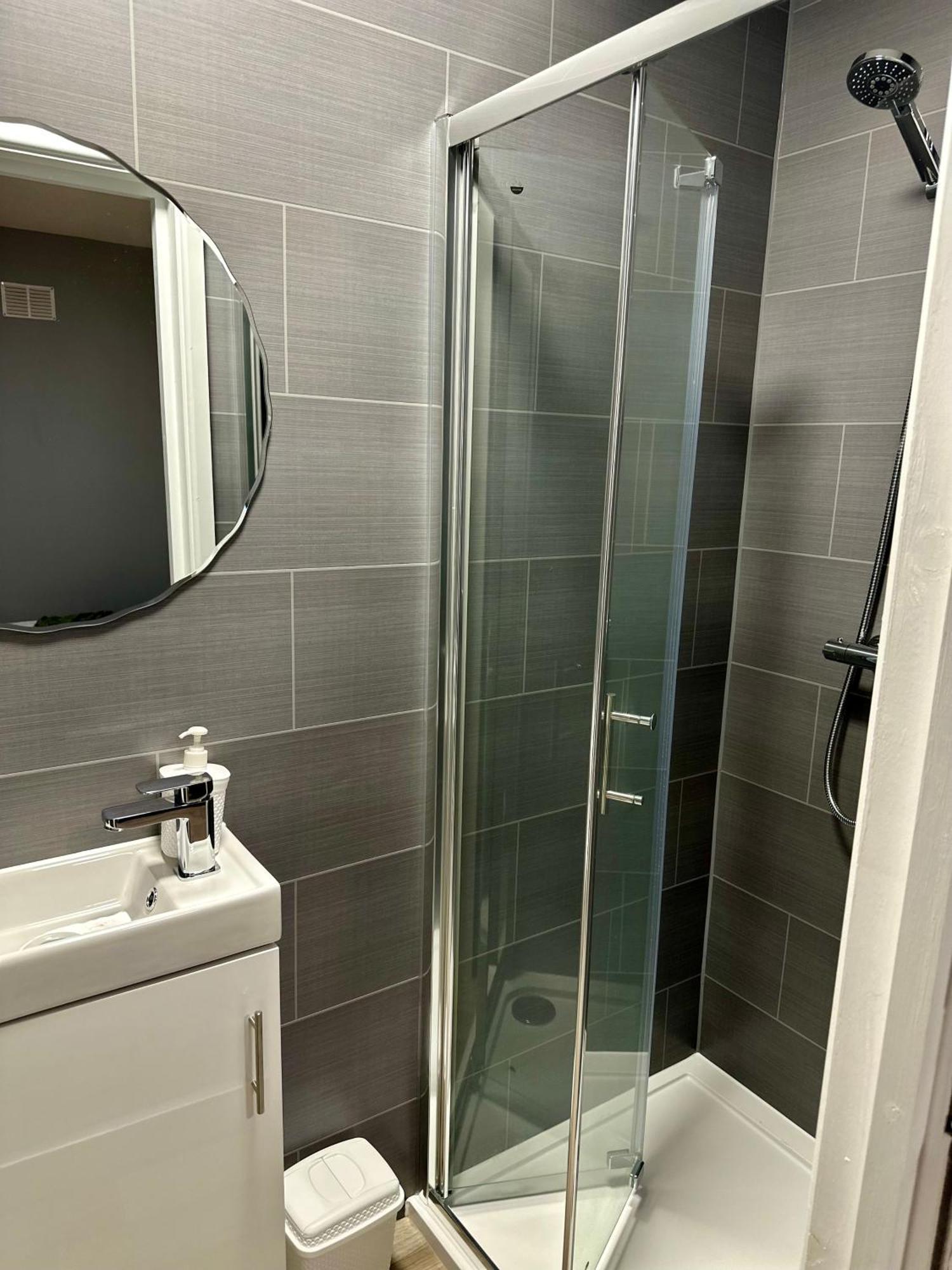 Cosy Ensuite Double Room, Near Heathrow Airport Northolt  Екстериор снимка