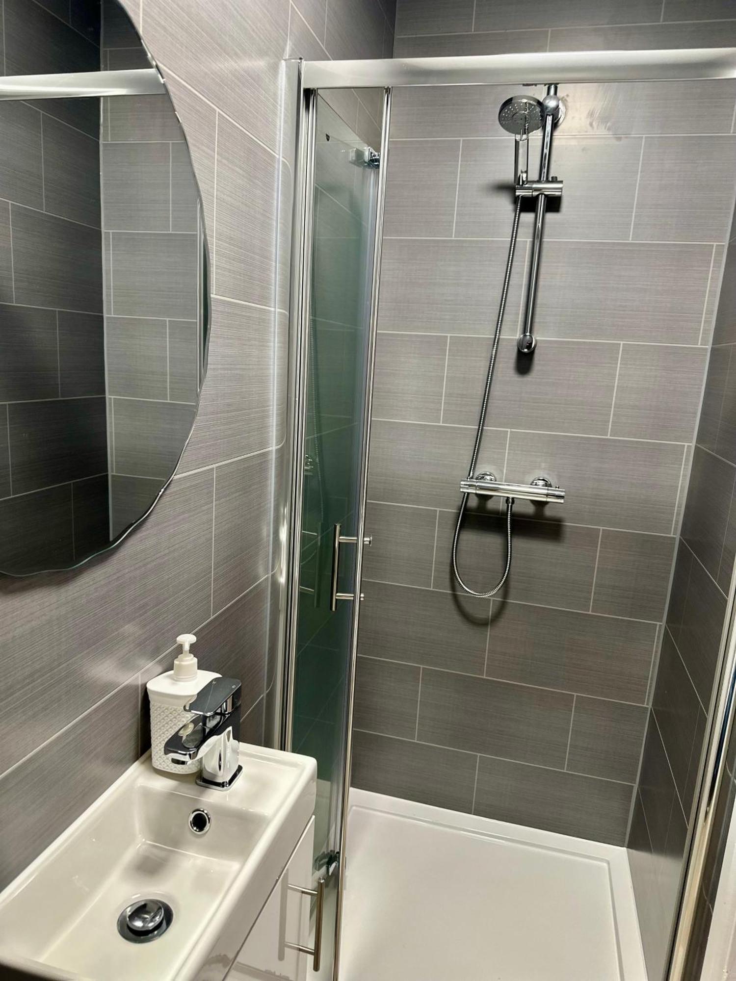 Cosy Ensuite Double Room, Near Heathrow Airport Northolt  Екстериор снимка