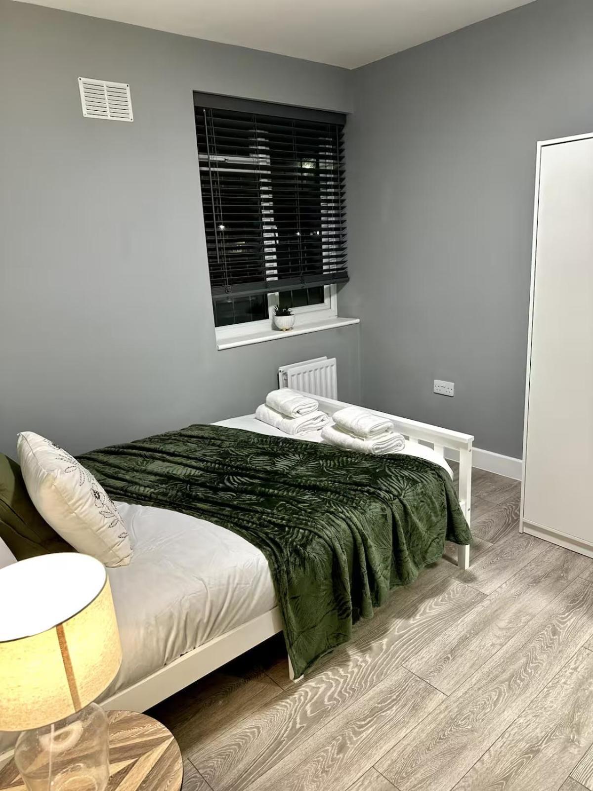 Cosy Ensuite Double Room, Near Heathrow Airport Northolt  Екстериор снимка